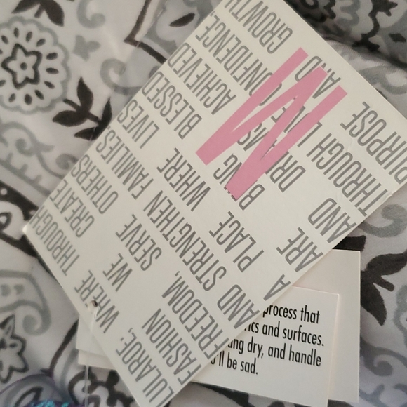 Lularoe Classic/Cassie Outfit - Picture 4 of 9